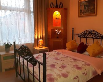 Phoenix Nights Guest House - Barrow-in-Furness