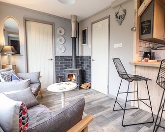 Chalet Forte, Pet Friendly, With A Garden In Aberdovey - Aberdyfi - Living room