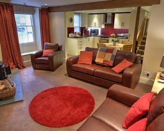 Townfoot Cottage, Pet Friendly, With Open Fire In Langdale - Borrowdale - Living room