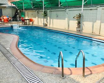 Hymax Grace Hotel and Suites - Lekki - Piscina