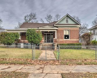 Pet-Friendly Shreveport Home About 1 Mil - Shreveport - Building