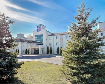 Motel 6 Peterborough On - Peterborough - Gebouw