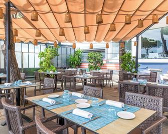 فندق بلانامار من إسكامبا هوتيلز - بلاتجا دو أرو - مطعم