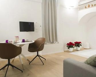 Borgorosa Dimora In Puglia - Andria - Living room