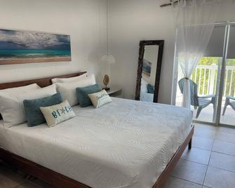Ocean Pearl Bimini Bay Entire Condo Close to Pool with an optional golf cart - Bailey Town - Bedroom