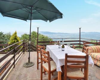 Gorgeous Home In Serrone With Wifi - Serrone - Balcón