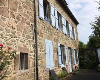 Les Pipistrelles 19 - Chambre D'hotes - Meymac - Bâtiment
