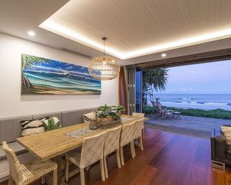 Beachfront Luxury - Mermaid Beach - Dining room