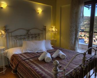 Finday Eco Boutique Hotel - Kalavryta - Bedroom