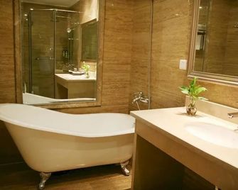 Hangzhou Mangesen Hotel - Hangzhou - Bathroom