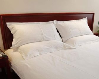 Greentree Inn Inner Mongolia Chifeng Linxi Ronglin Homeland Express Hotel - Chifeng - Bedroom