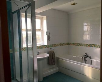 Dragonfly Cottage, Rattlesden - Bury St. Edmunds - Bathroom