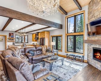 Brand New Construction! Ski-In/Ski-Out Townhome with Private Hot Tub! - Whitefish - Salon
