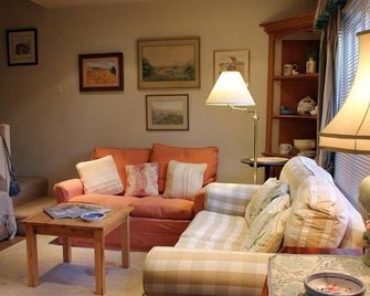 The Mews Cottage, Pet Friendly, With Open Fire In Tisbury, Near Bath - Salisbury - Living room