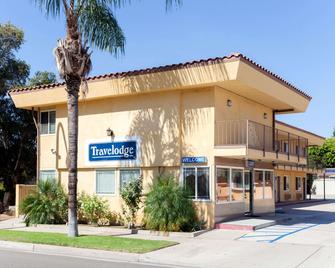 Travelodge by Wyndham Brea - Brea - Gebäude