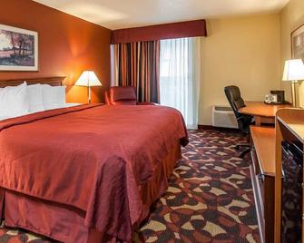 Quality Inn & Suites - Kansas City - Schlafzimmer