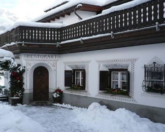 Hotel Restaurant Gabriel - Scuol - Edificio
