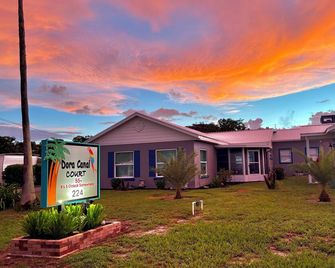 Cottage 31, Hibiscus Hut - Dora Canal Court - a downtown, waterfront community - Tavares - Budova