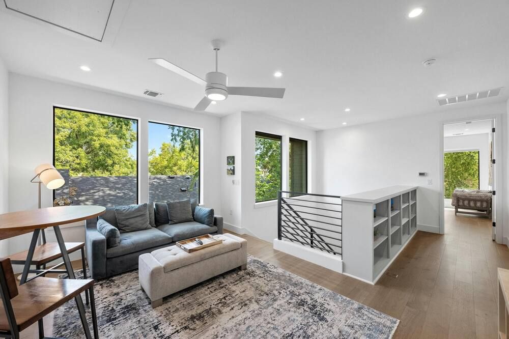 New 4 Bdrm I Heated Pool Prime Location Mins To Dt - Austin - Front desk