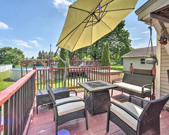 Stylish Suburban Getaway, 10 Miles to Royal Mtn! - Johnstown - Parveke