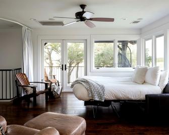 Austinteton's Sunset Cliff Resort On Lake Travis - Private Wedding, Event, Heated Pool, Boat Dock - Austin - Sovrum