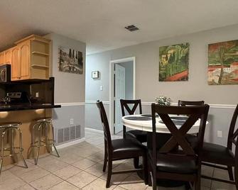 Breezy lake Lavon Cabin - Wylie - Dining room
