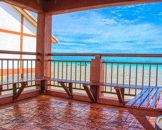 Alexapd Private Water Chalets - Port Dickson - Balcony