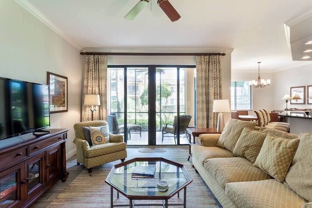 Bay Bungalow at Naples Bay Resort - נייפלס - סלון