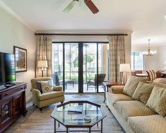 Bay Bungalow At Naples Bay Resort - 拿坡里 - 客廳