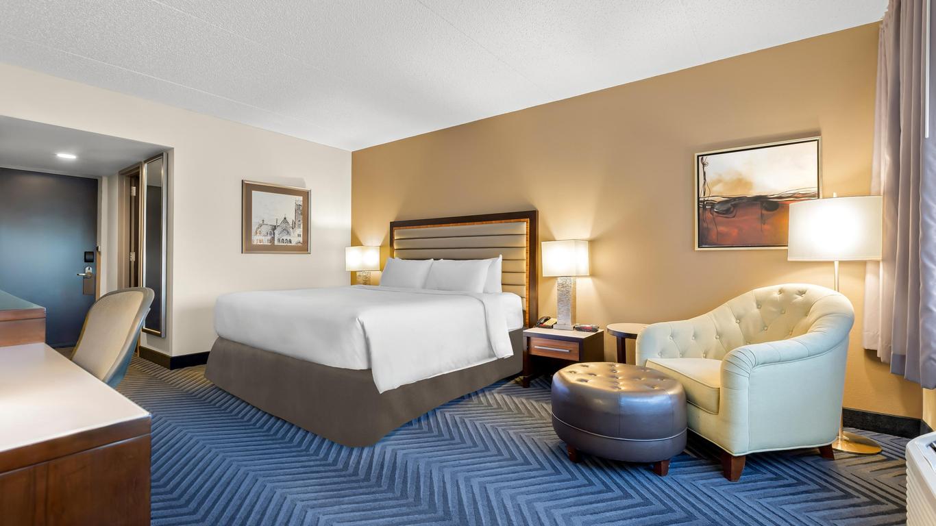 كراون بلازا برينستن، آن آي آيتش جي هوتل