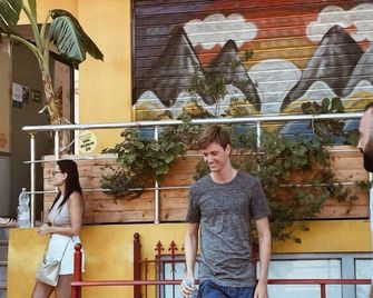 Hostel Hasta La Vista - Sarandë