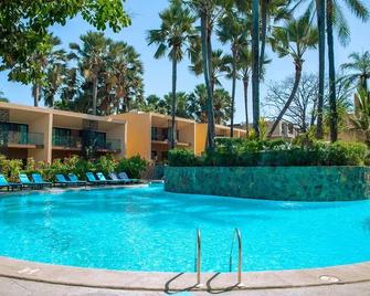 Bakadaji Hotel - Serrekunda - Bazén