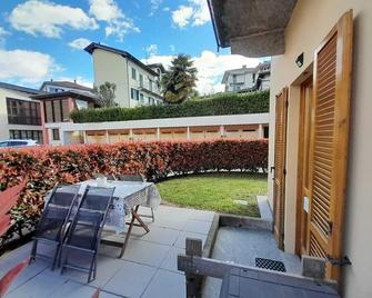 Marco Apartment - Holiday Apartment Luino - Luino - Innenhof