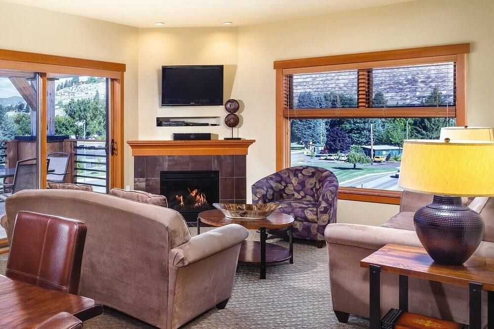 This Resort & Location Is Simply Heaven ! - Chelan - Wohnzimmer