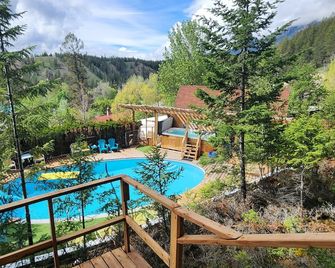 Motel Tyrol - Radium Hot Springs