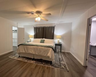 Centrally located 55+ community - Green Valley - Bedroom