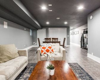 Spacious Bronzeville Gem Garden lvl Near Downtown, University of Chicago, Museum - شيكاغو - غرفة معيشة