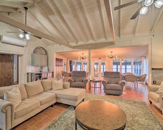 Private Beach Waterfront Disney Getaway! - Disney - Sala de estar