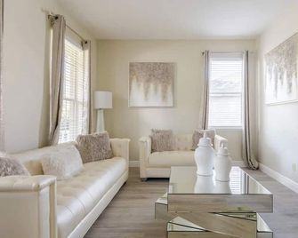 Chic & Comfy 3br Home Near Orlando & Wekiwa Springs - Apopka - Soggiorno