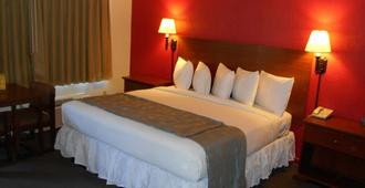 Econo Lodge Inn & Suites - Abilene - Bedroom