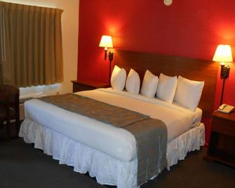 Econo Lodge Inn & Suites - Abilene - Bedroom