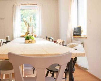Schlaf-Scheune auf Islandpferdehof im Grünen - Steinau an der Strasse - Comedor