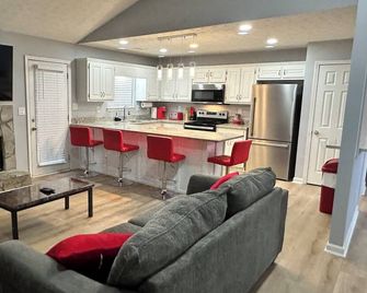 Charming Locust Grove GetAwayHome 4bd/3bath - Locust Grove - Wohnzimmer