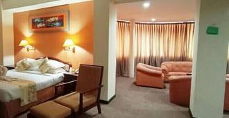 Hotel Mariat Sorong - Sorong - Wohnzimmer