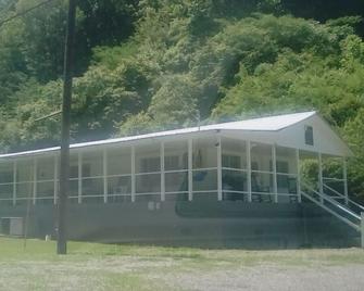 Country Livng ATV Trails Lg porch w/Fire pit Outdoor Griilling - Chapmanville - Edificio