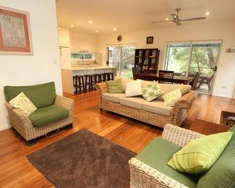 Trial Bay Eco Lodge 2 Pandanus - South West Rocks - Living room