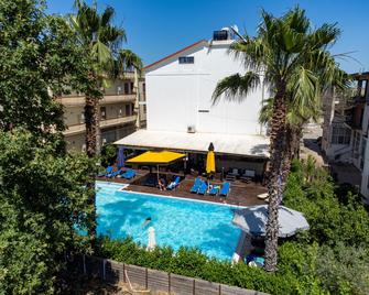 Hotel Ena - Loutra Ypatis - Piscina