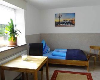 2 Einbettzimmer - Neubrandenburg - Schlafzimmer