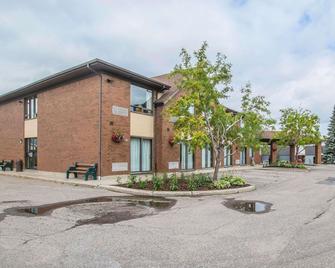 Comfort Inn - Alma - Gebouw