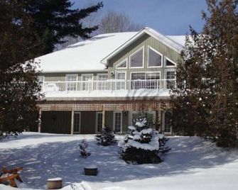 Halfmoon Paradise Cottage - Lakefront Luxury Cottage - Haliburton - Rakennus